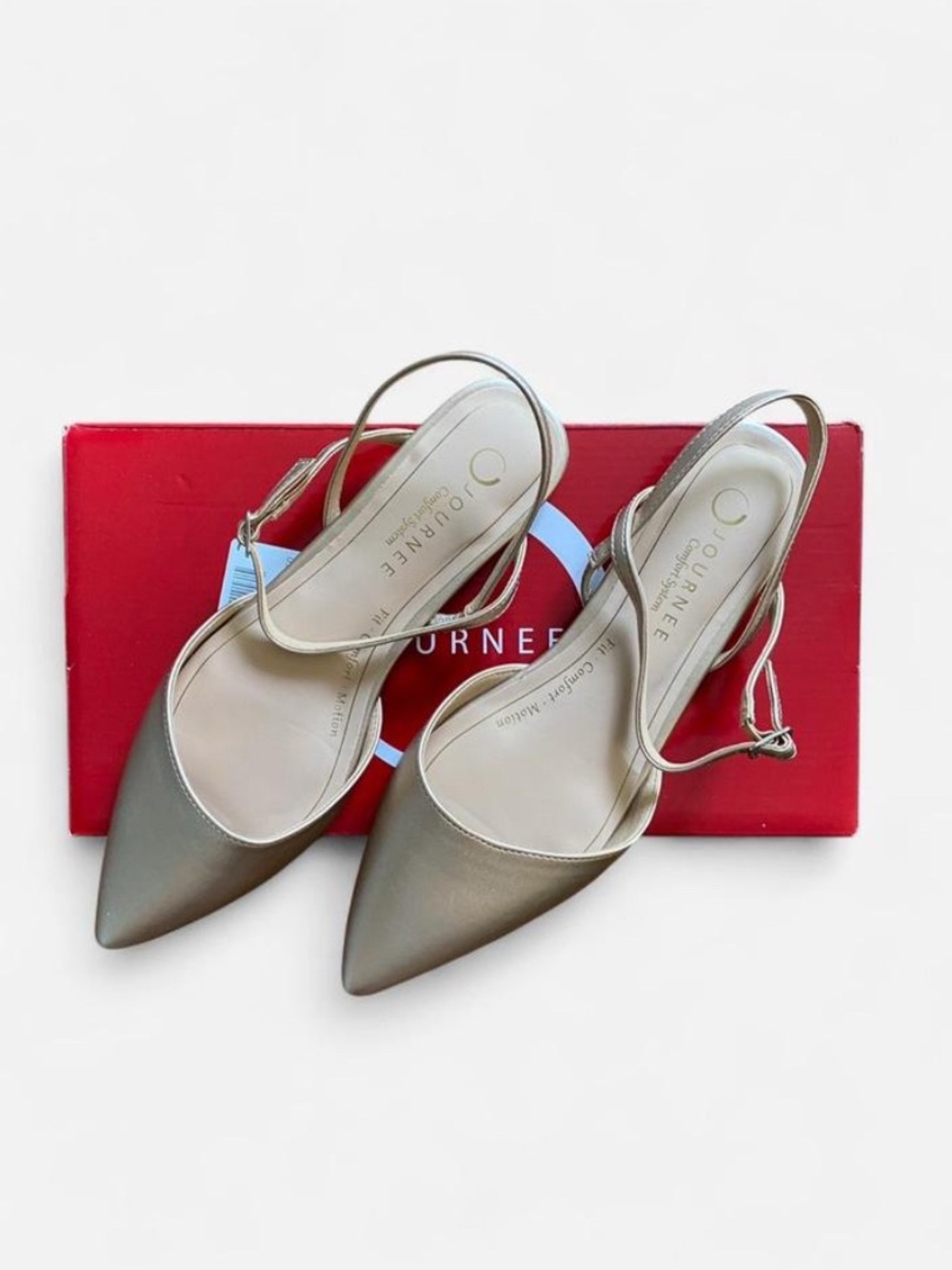NWT Journee Champagne Point Flats Size 9